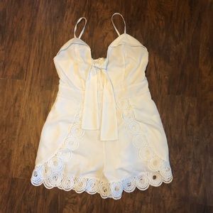 Gorgeous white romper, perfect for a bride! 😍